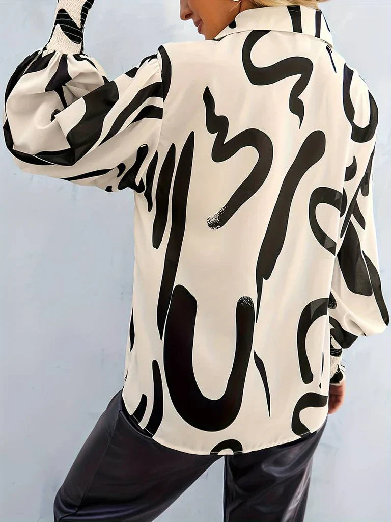 Elegant damebluse med luksuriøst design og plisserte ermer