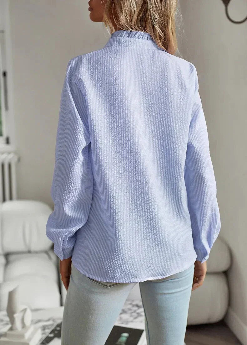 Designet elegant langermet bluse
