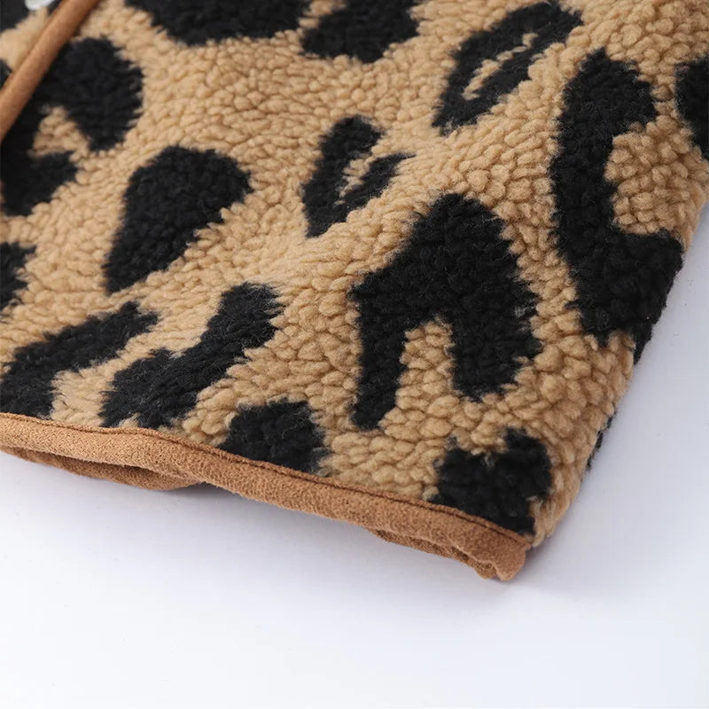 Leopardfrost - stylischer wintermantel mit leopardenmotiv für mutige frauen