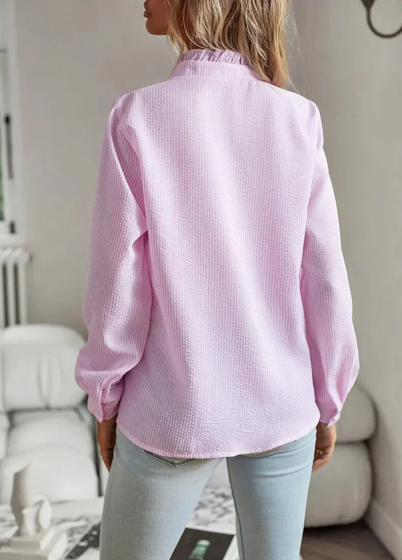 Designet elegant langermet bluse