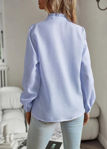 Designet elegant langermet bluse