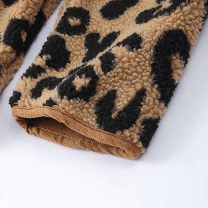 Leopardfrost - stylischer wintermantel mit leopardenmotiv für mutige frauen