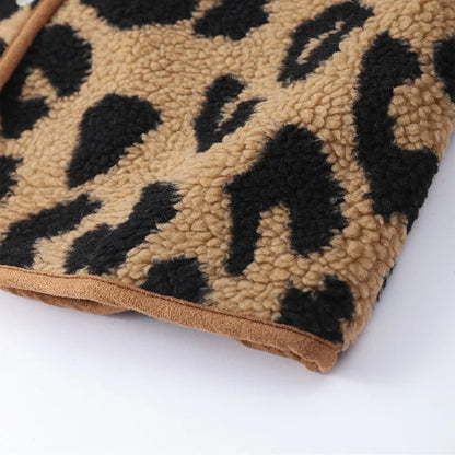 Leopardfrost - stylischer wintermantel mit leopardenmotiv für mutige frauen