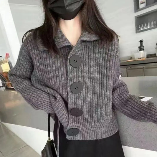 Holly - elegante strickjacke mit knopfverschluss