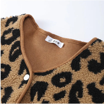 Leopardfrost - stylischer wintermantel mit leopardenmotiv für mutige frauen