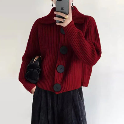 Holly - elegante strickjacke mit knopfverschluss