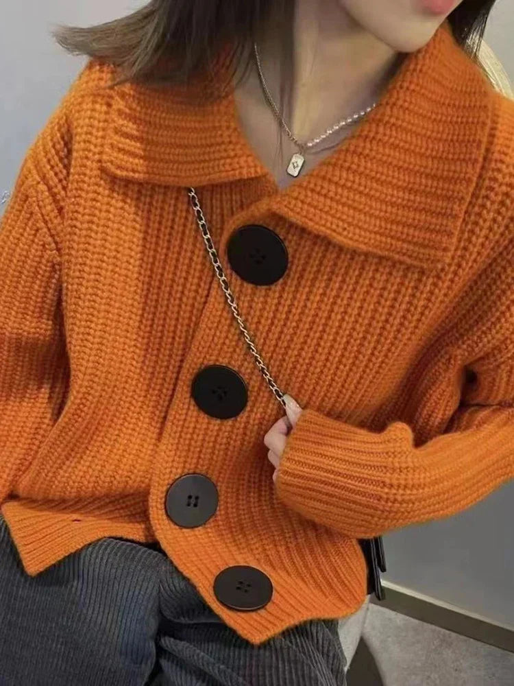 Holly - elegante strickjacke mit knopfverschluss