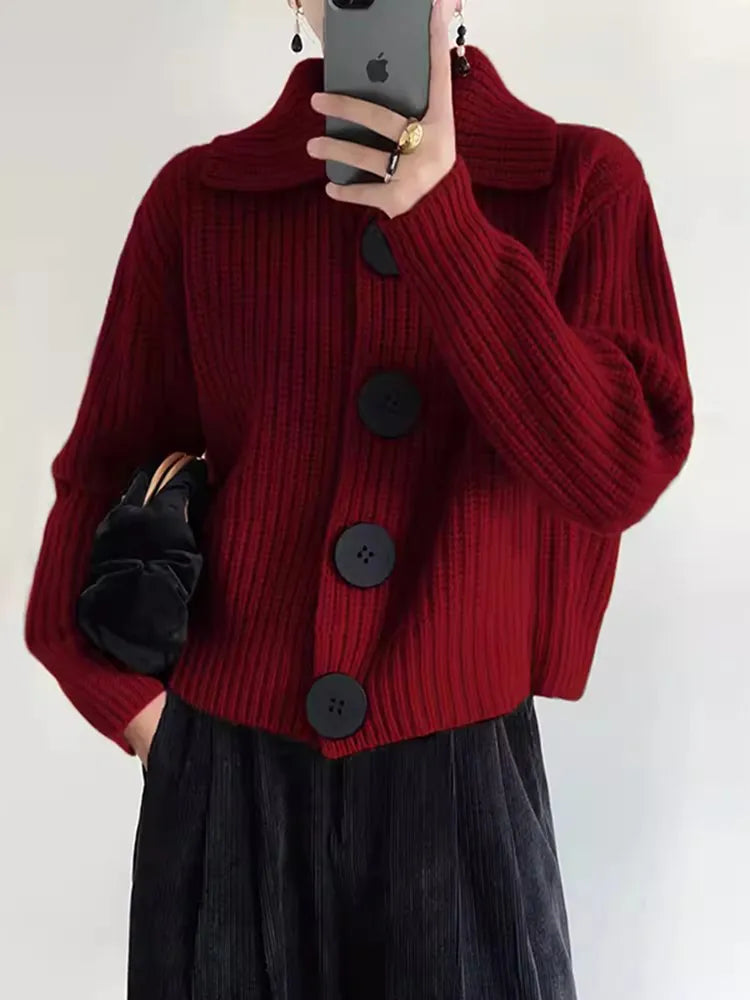 Holly - elegante strickjacke mit knopfverschluss